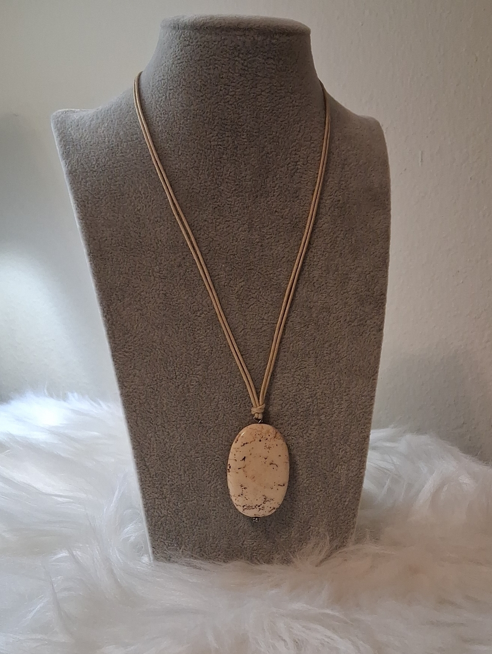 NWT J. Jill Cream-Beige Oval Stone Pendant Necklace Silver Accent